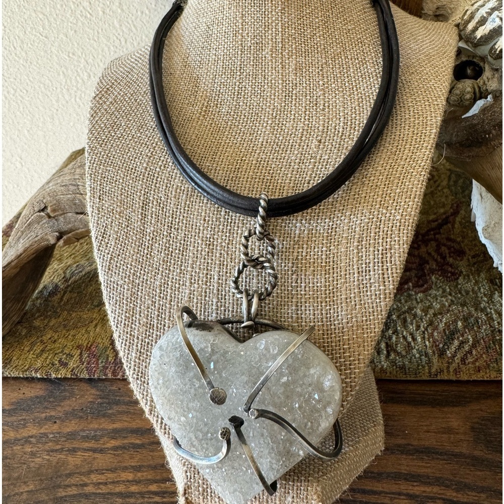 Sterling silver / substantial Druzy  Heart leather choker - Picture 6 of 14